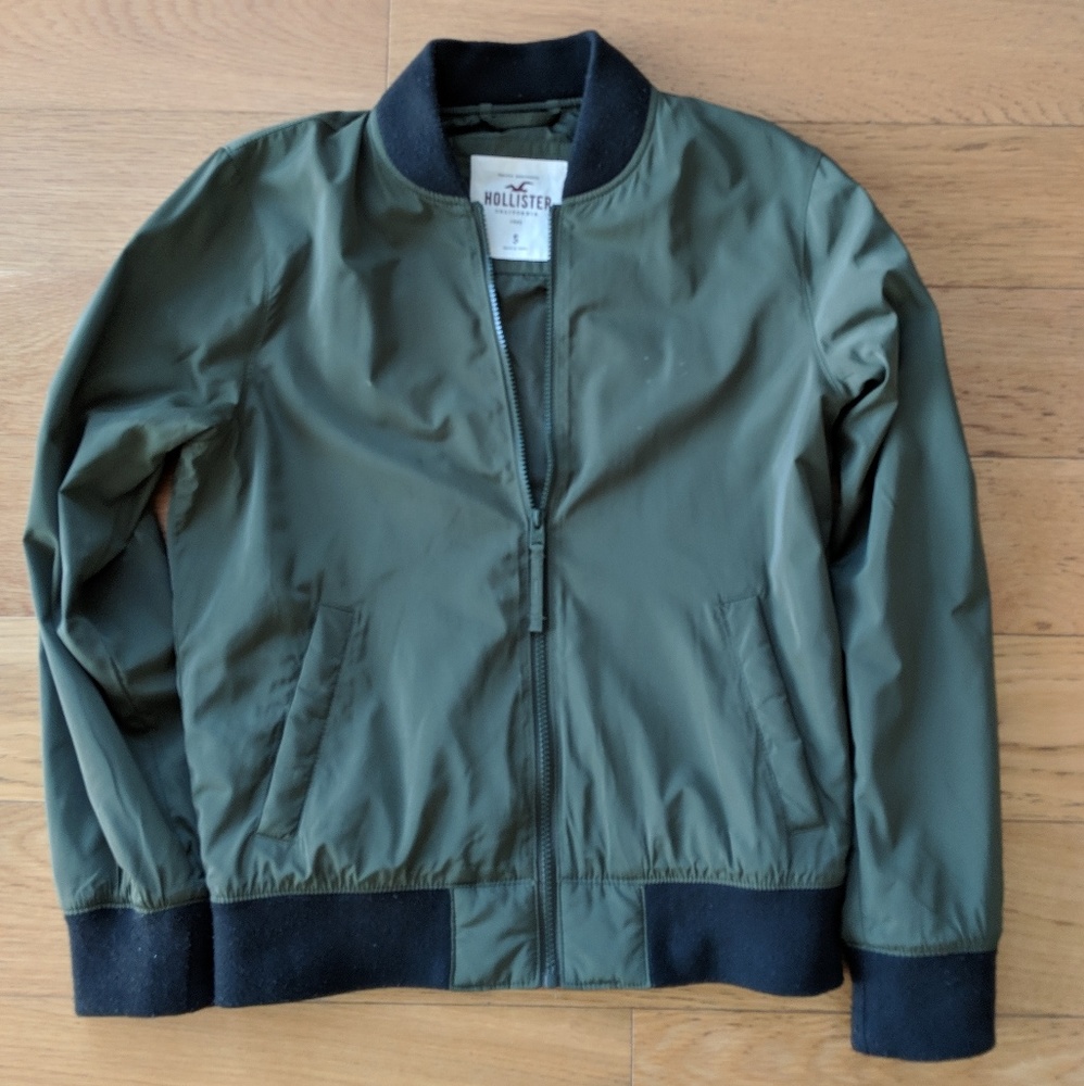 Hollister olive green light jacket size small